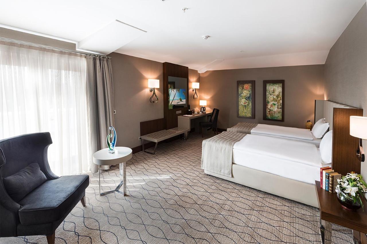 Ramada By Wyndham Sakarya Hotel Exterior photo