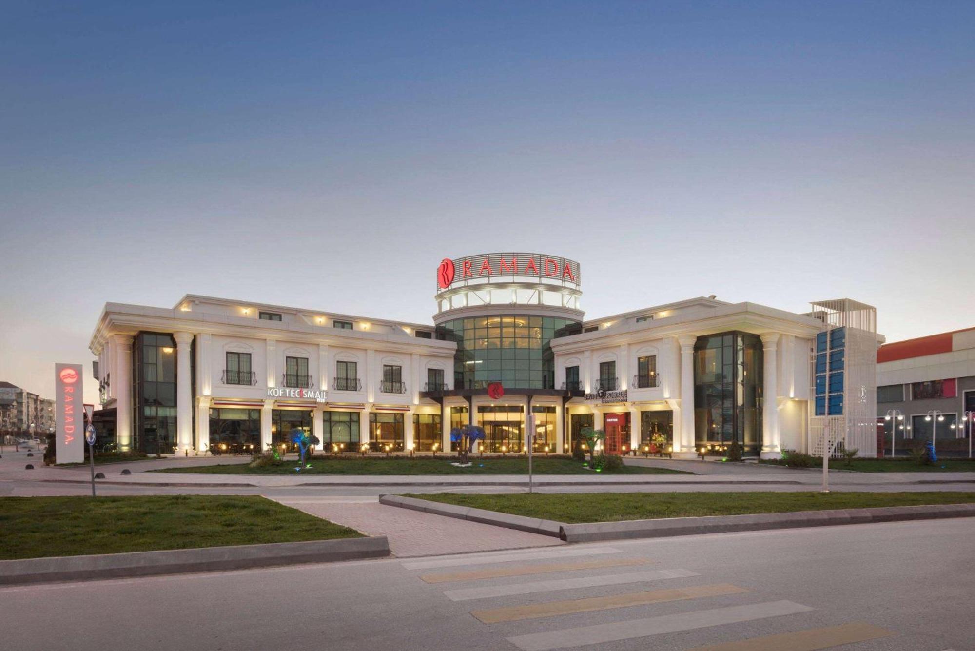 Ramada By Wyndham Sakarya Hotel Exterior photo