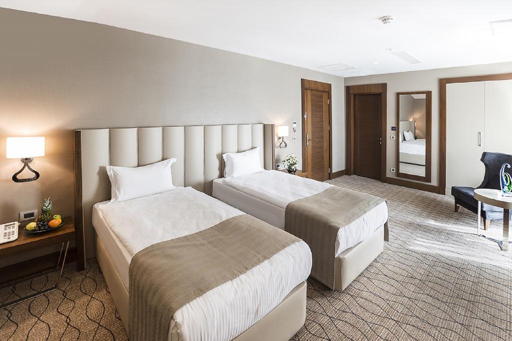 Ramada By Wyndham Sakarya Hotel Room photo
