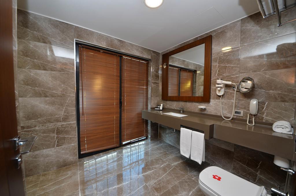 Ramada By Wyndham Sakarya Hotel Exterior photo