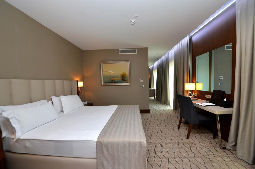 Ramada By Wyndham Sakarya Hotel Exterior photo